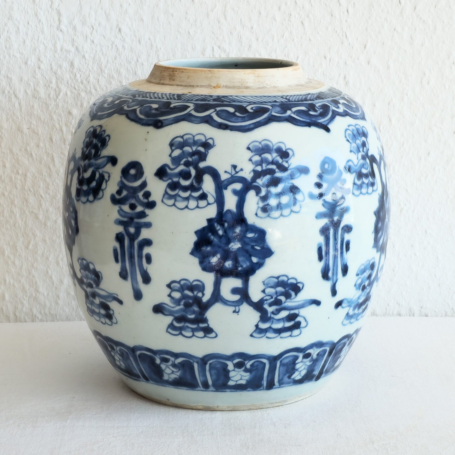 A CHINESE BLUE AND WHITE PORCELAIN 'GINGER' JAR | KANGXI PERIOD, EARLY 18TH CENTURY