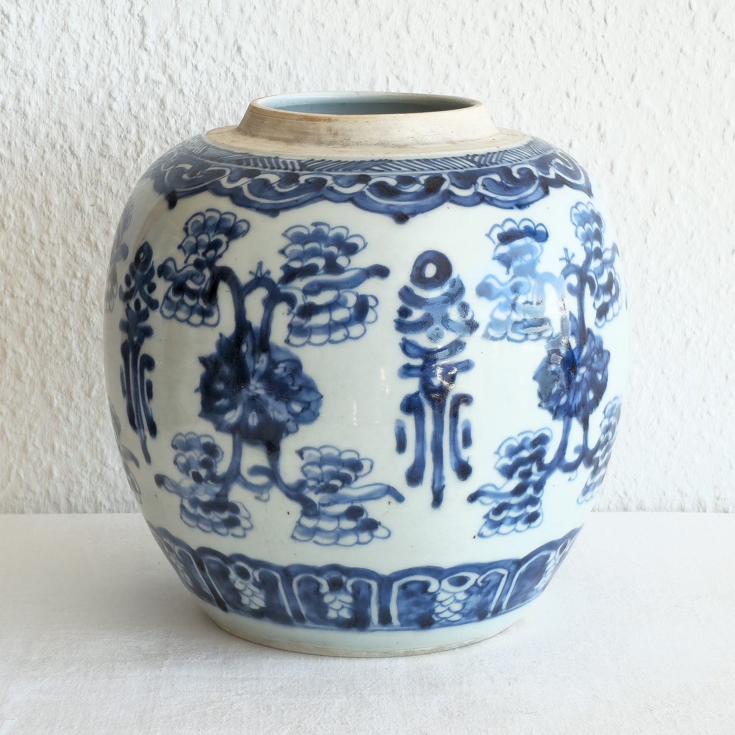 A CHINESE BLUE AND WHITE PORCELAIN 'GINGER' JAR | KANGXI PERIOD, EARLY 18TH CENTURY