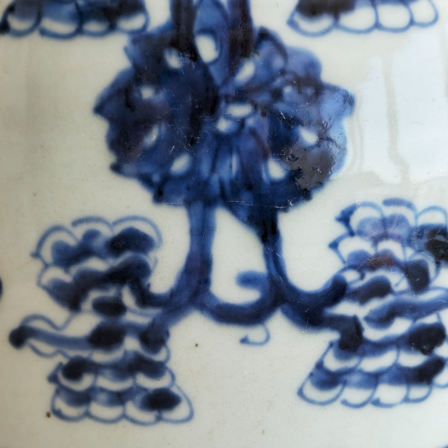 A CHINESE BLUE AND WHITE PORCELAIN 'GINGER' JAR | KANGXI PERIOD, EARLY 18TH CENTURY