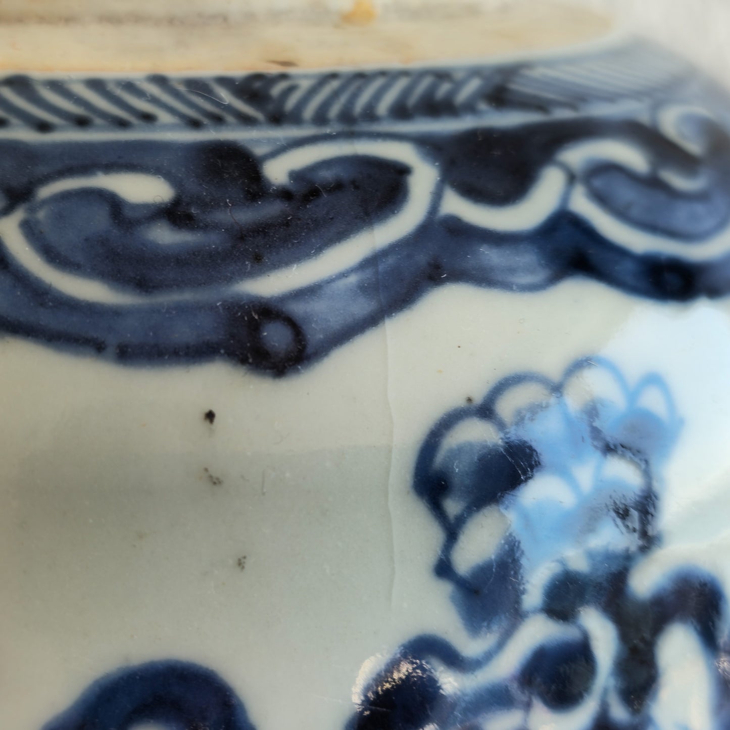 A CHINESE BLUE AND WHITE PORCELAIN 'GINGER' JAR | KANGXI PERIOD, EARLY 18TH CENTURY
