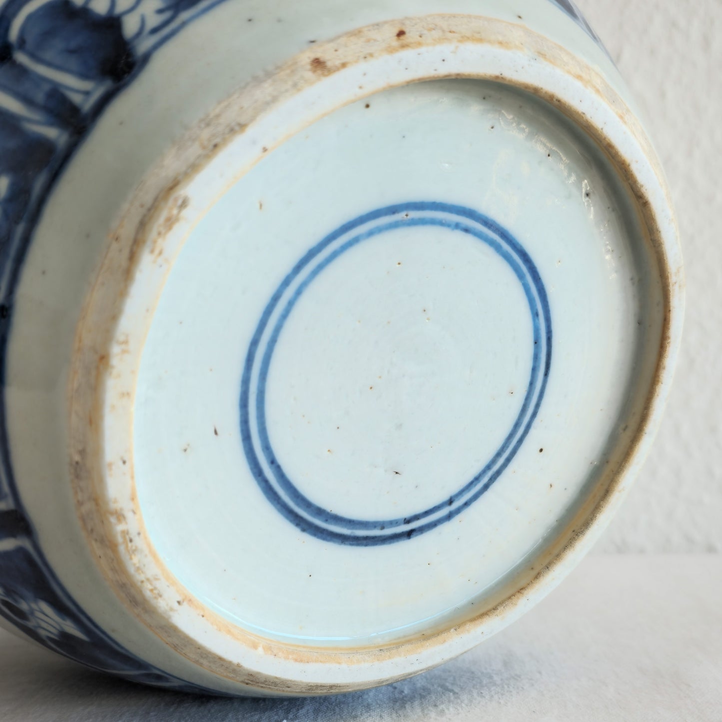 A CHINESE BLUE AND WHITE PORCELAIN 'GINGER' JAR | KANGXI PERIOD, EARLY 18TH CENTURY