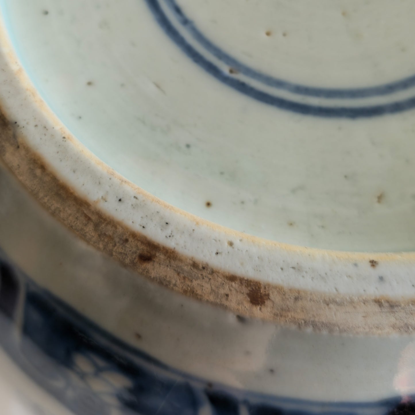 A CHINESE BLUE AND WHITE PORCELAIN 'GINGER' JAR | KANGXI PERIOD, EARLY 18TH CENTURY