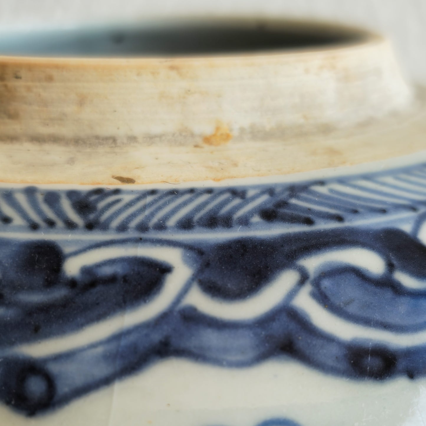 A CHINESE BLUE AND WHITE PORCELAIN 'GINGER' JAR | KANGXI PERIOD, EARLY 18TH CENTURY