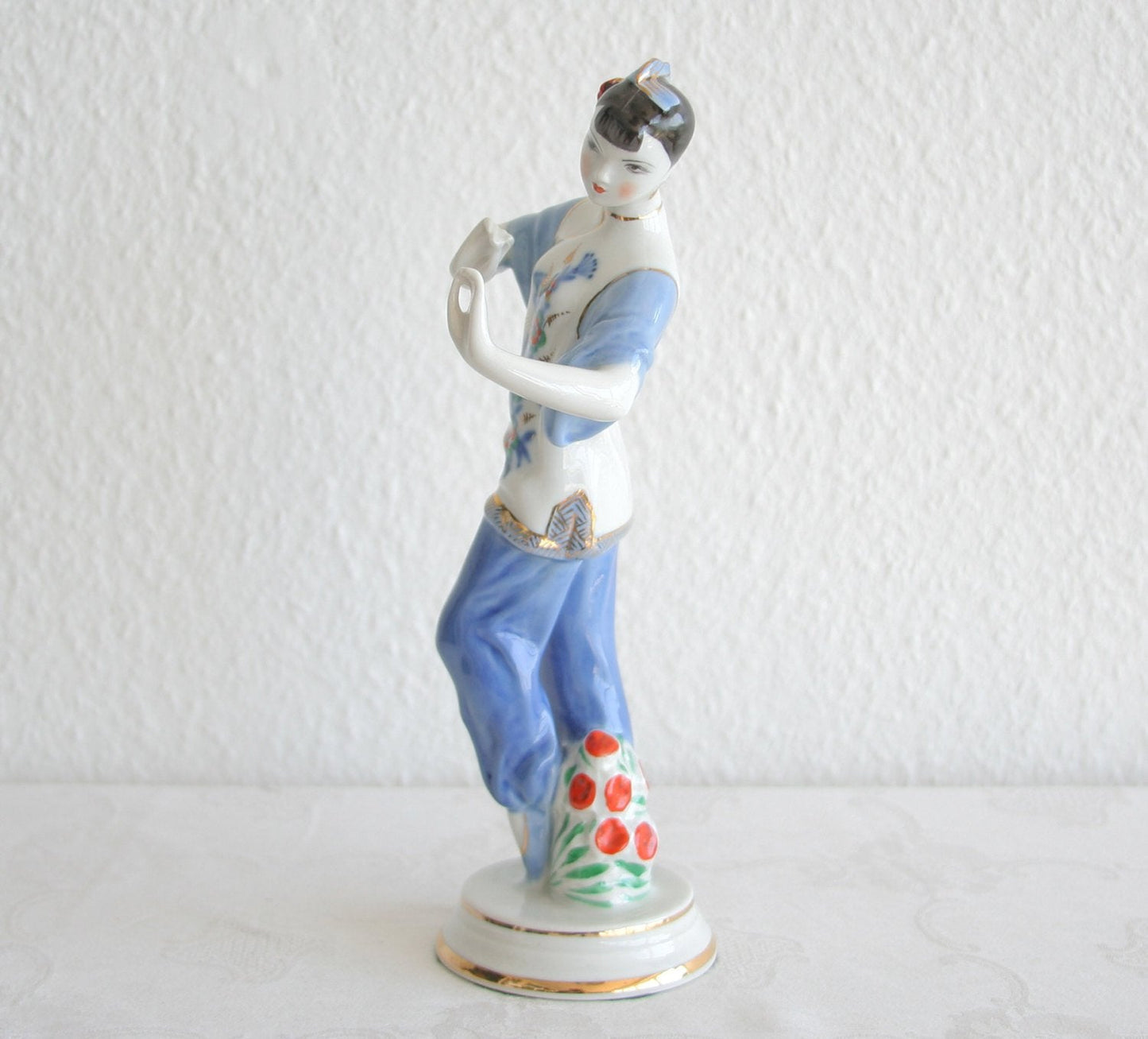 VERBILKI Decorated Dancing Chinese Girl Porcelain Sculpture Mollaris.com 