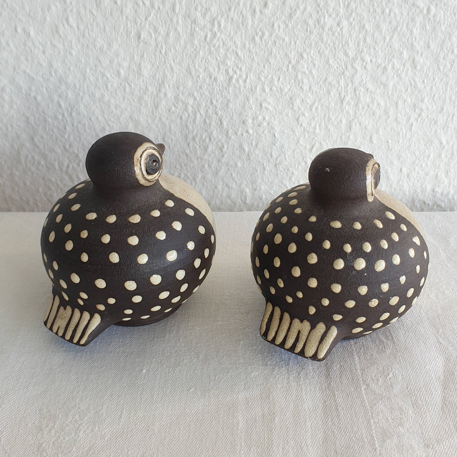 2 x HYLLESTED Holger Jensen Spotted Round Bird Studio Stoneware Figurine Mollaris.com 