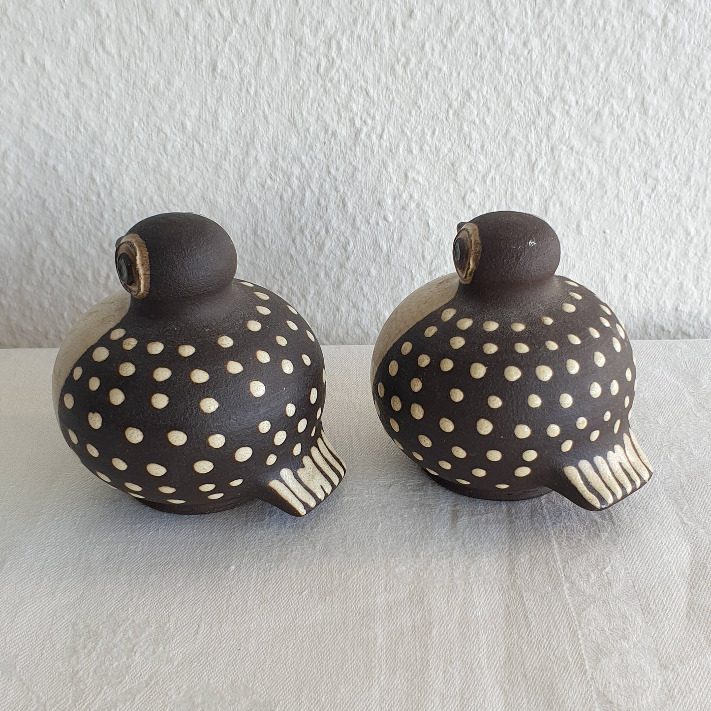 2 x HYLLESTED Holger Jensen Spotted Round Bird Studio Stoneware Figurine Mollaris.com 