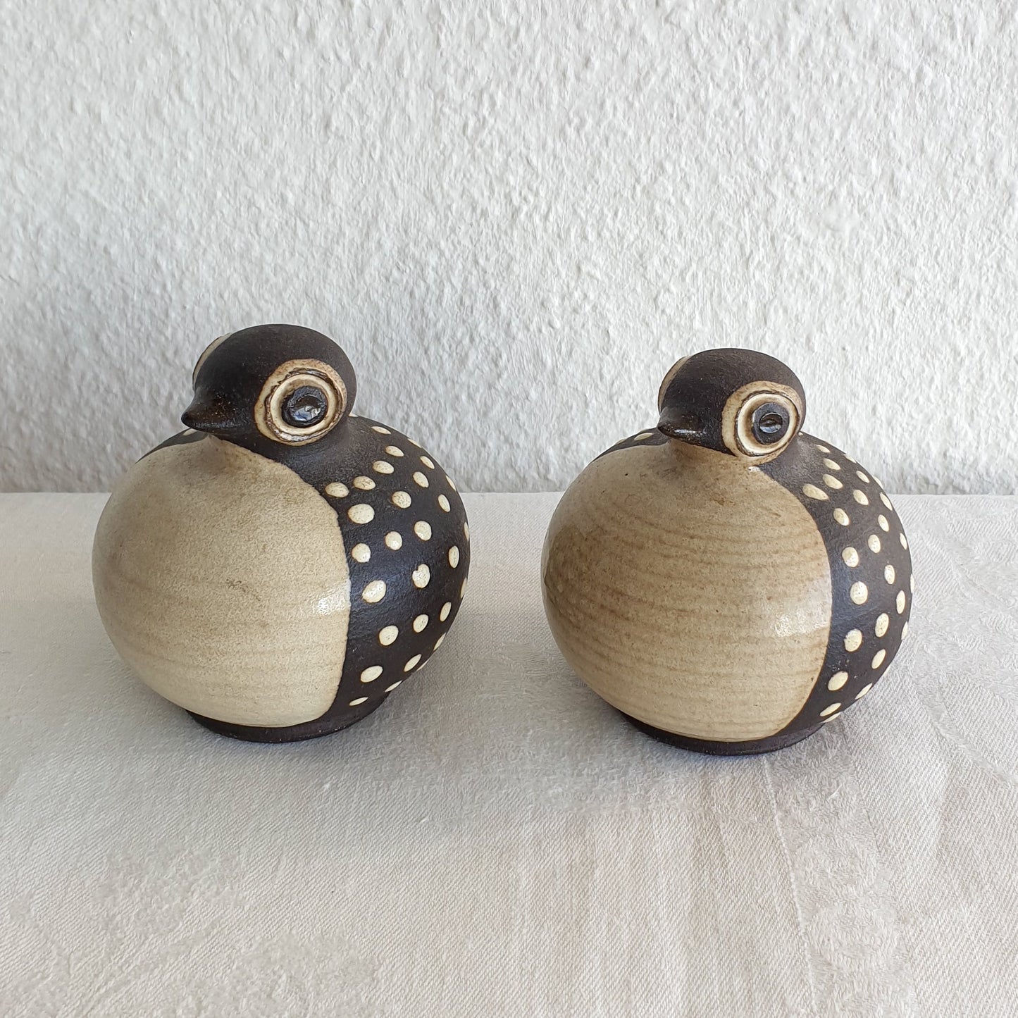2 x HYLLESTED Holger Jensen Spotted Round Bird Studio Stoneware Figurine Mollaris.com 