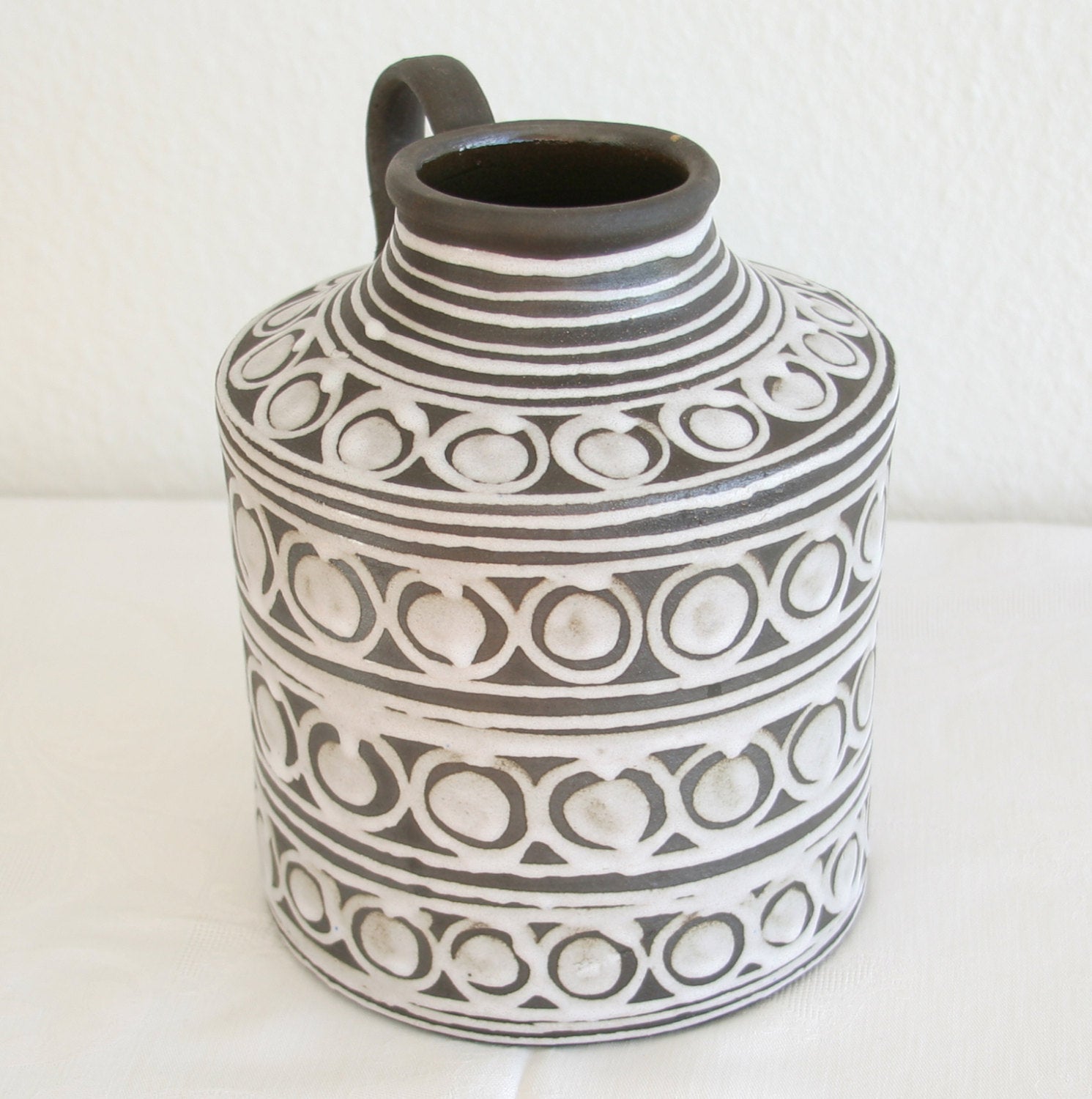 ABBEDNÆS White Patterned Glazed Stoneware Jug Vase Mollaris.com 