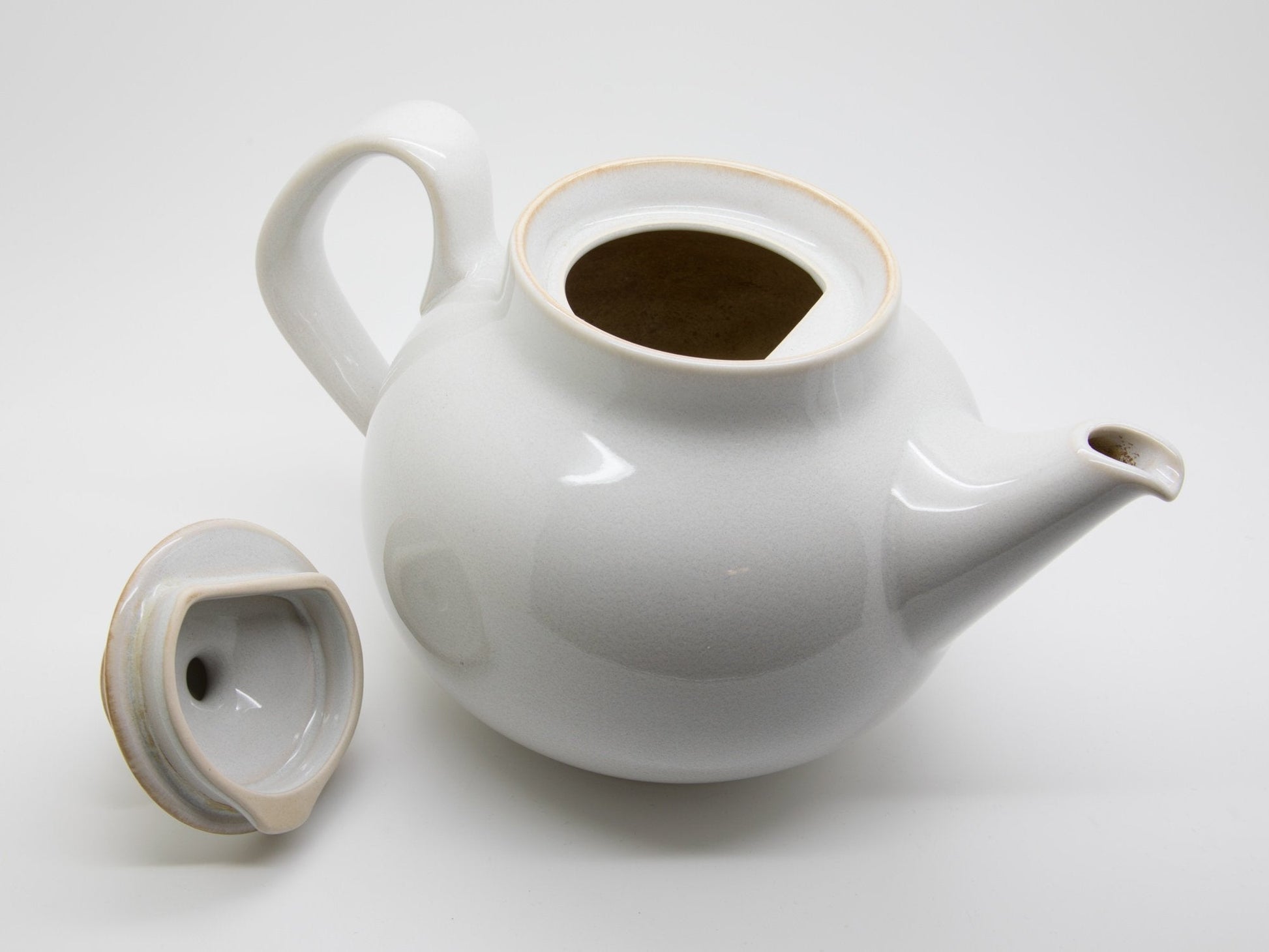 HENNING KOPPEL Bing & Grøndahl Large White Speckled Glazed Stoneware Tea Pot Mollaris.com 