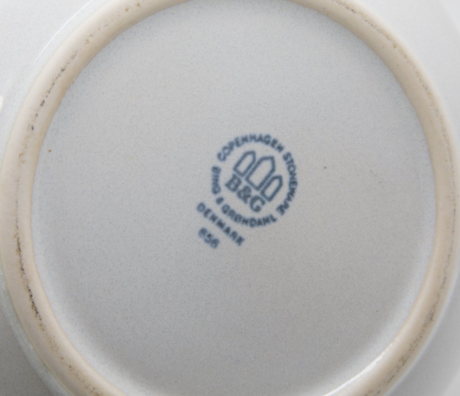 HENNING KOPPEL Bing & Grøndahl Large White Speckled Glazed Stoneware Tea Pot Mollaris.com 