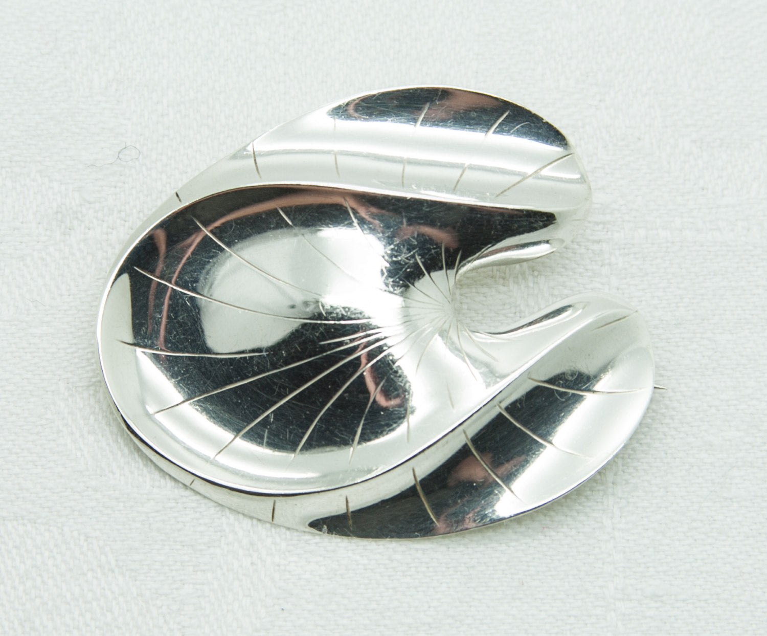 HERMANN SIERSBØL Modernist Abstract Leaf Solid Sterling Silver Brooch (925S) Mollaris.com 