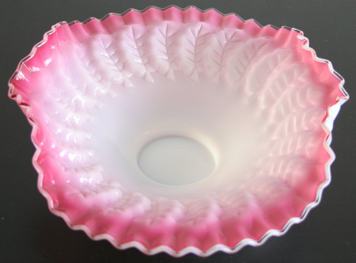 KASTRUP HOLMEGAARD Opal White Pink Ruffled Bowl Mollaris.com 