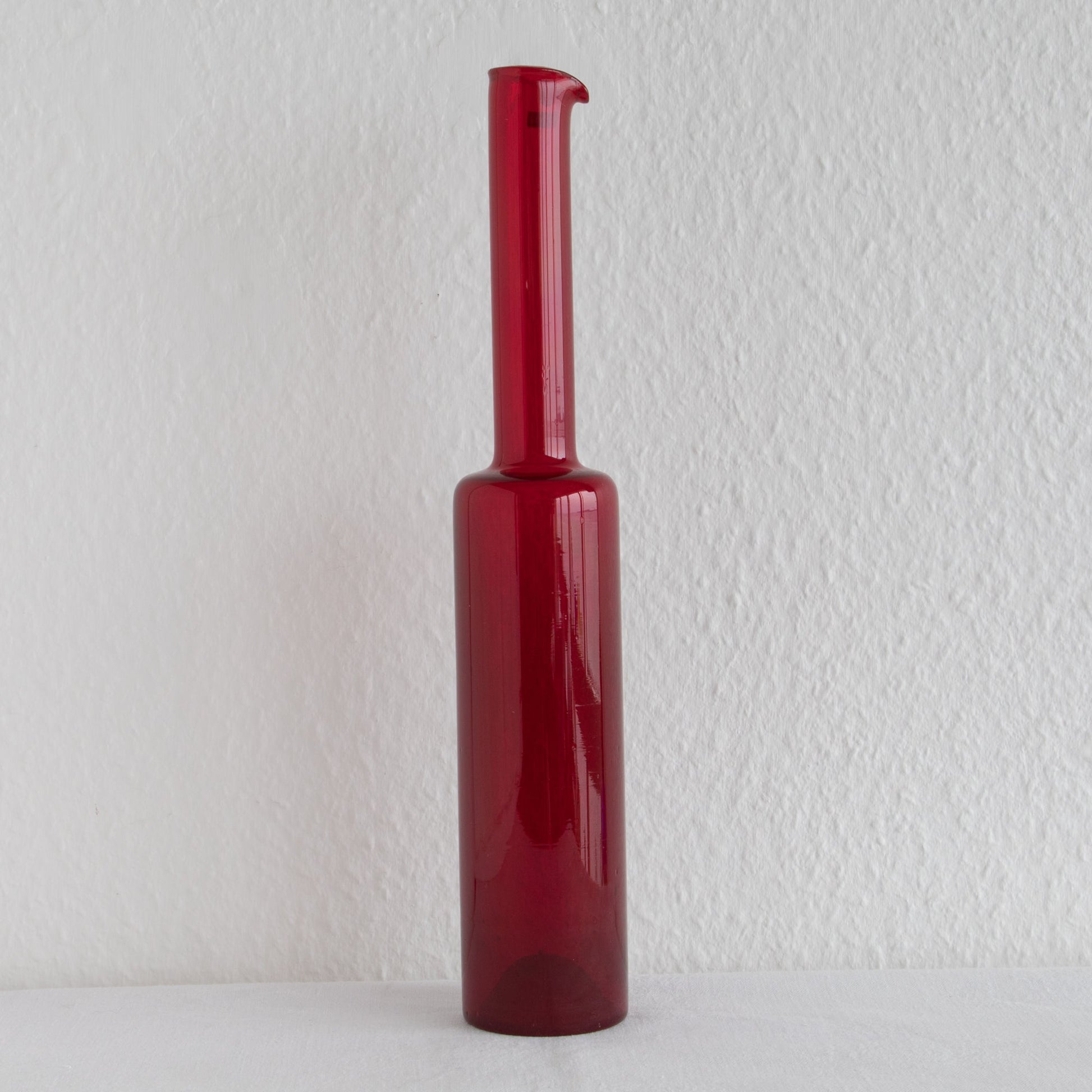 NANNY STILL Riihimäen Lasi Oy Koristepullo Ruby Red Glass Vase Mollaris.com 