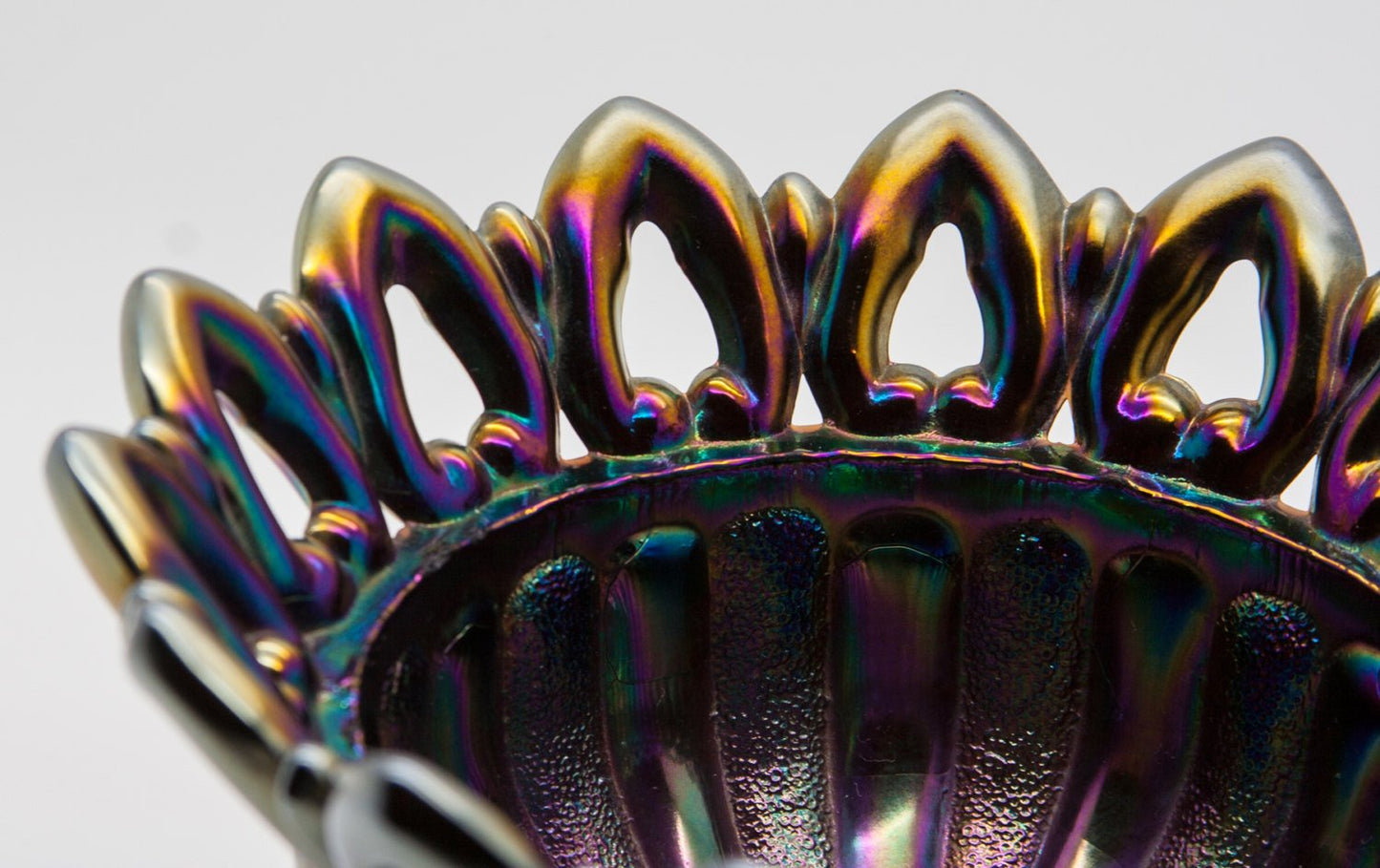 NORTHWOOD Carnival Glass Purple Amethyst WILD ROSE Three-footed Nut Bowl Mollaris.com 